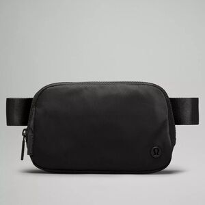 lululemon athletica NWOT Everywhere Belt Bag 1L. Black/black.